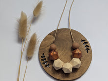 Load image into Gallery viewer, Caramel latte: Glow Up teething &amp; breastfeeding necklace
