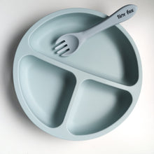 Load image into Gallery viewer, Silicone suction divided plate with fork
