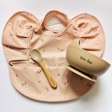 Load image into Gallery viewer, Suction bowl and Snuggle Hunny bib set

