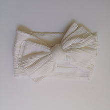 Load image into Gallery viewer, Baby bow headband
