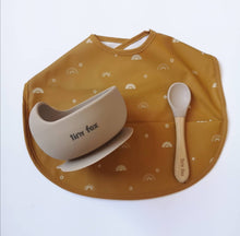 Load image into Gallery viewer, Suction bowl and Snuggle Hunny bib set
